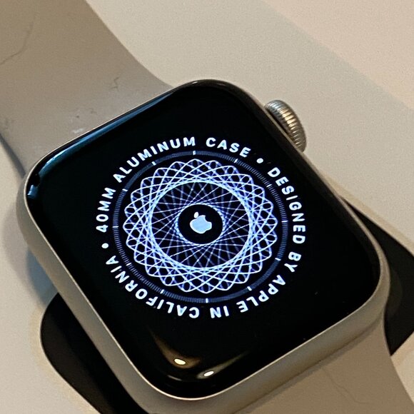 Apple SE 2nd Gen Smartwatch GPS 40mm Starlight Aluminum - Worn Once - Picture 2 of 5